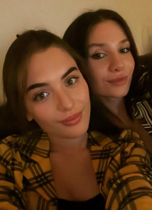 Elkizibr's tweet photo. 📸 • @/naz_smsk via Instagram Post.

Um pouco mais deles. 🙃🥰

• #ElKızı • #SevdaErginci • https://t.co/s8Vd8pckWV