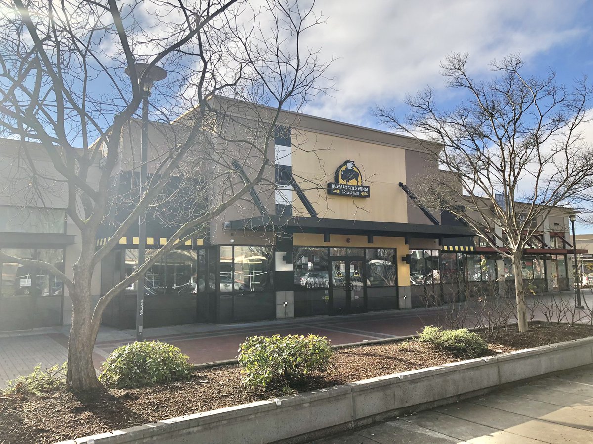 ExploresRetail's tweet image. Abandoned Buffalo Wild Wings in Portland, Oregon. Closed in late 2021. This is located near Lloyd Center.