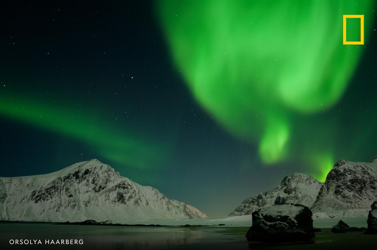 RT @NatGeo: The northern lights dance over Skagsanden Beach, Norway, on a snowy mountainous coast https://t.co/pvBzv6vpSW