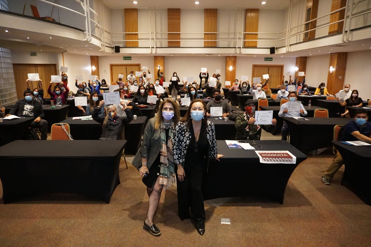 ⭕ Participó en la entrega de certificados la Alcaldesa de <a href="/MunicipalidadM4/">Municipalidad_MariaPinto</a>, <a href="/Jessica_Mualim/">Jessica Mualim</a>, quién es Vicepresidenta <a href="/AChMChile/">ACHM Asociación Chilena de Municipalidades</a> y Presidenta de la Comisión de Recursos Hídricos, junto a ella estuvo <a href="/pilarcuevasm/">PILAR CUEVAS M. Consejera Constitucional 07/11/23</a>, Jefa de la División de Municipalidades de la <a href="/laSUBDERE/">Subdere</a>