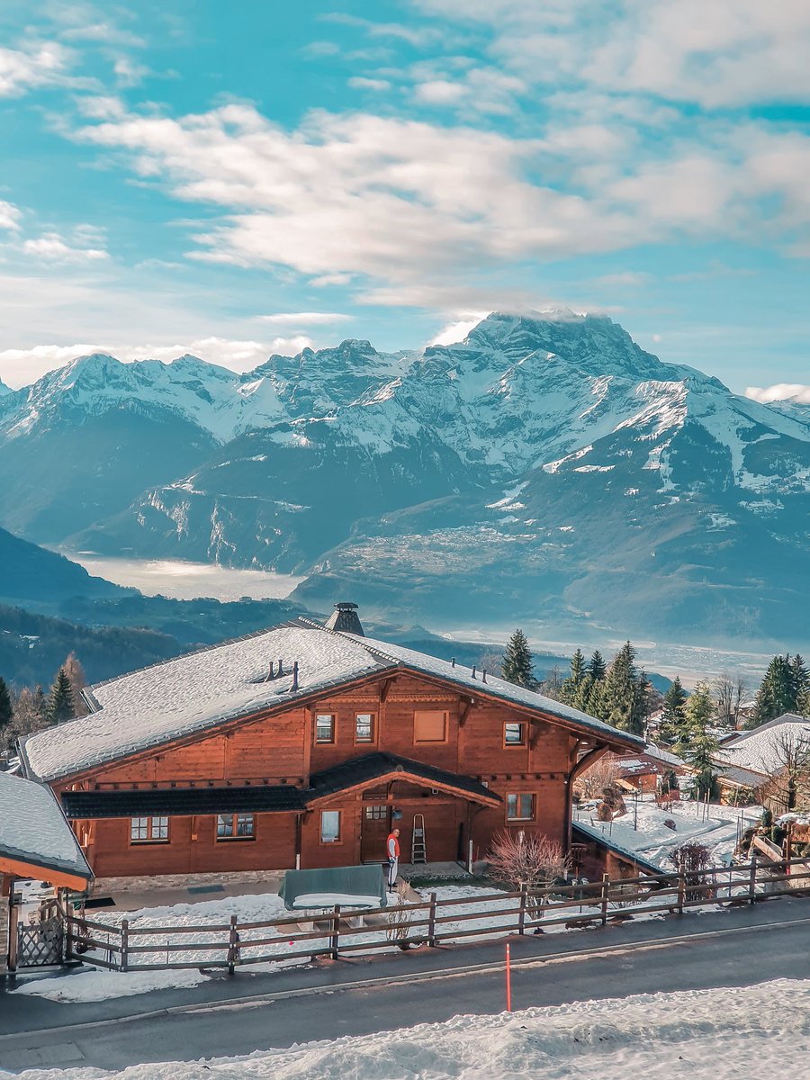 justnomadd's tweet photo. The point of view we were looking for in Villars-sur-Ollon 🗻 Who wants to live in this beautiful house typical from #Switzerland? 🇨🇭 @regionduleman https://t.co/qaRz29dDFB