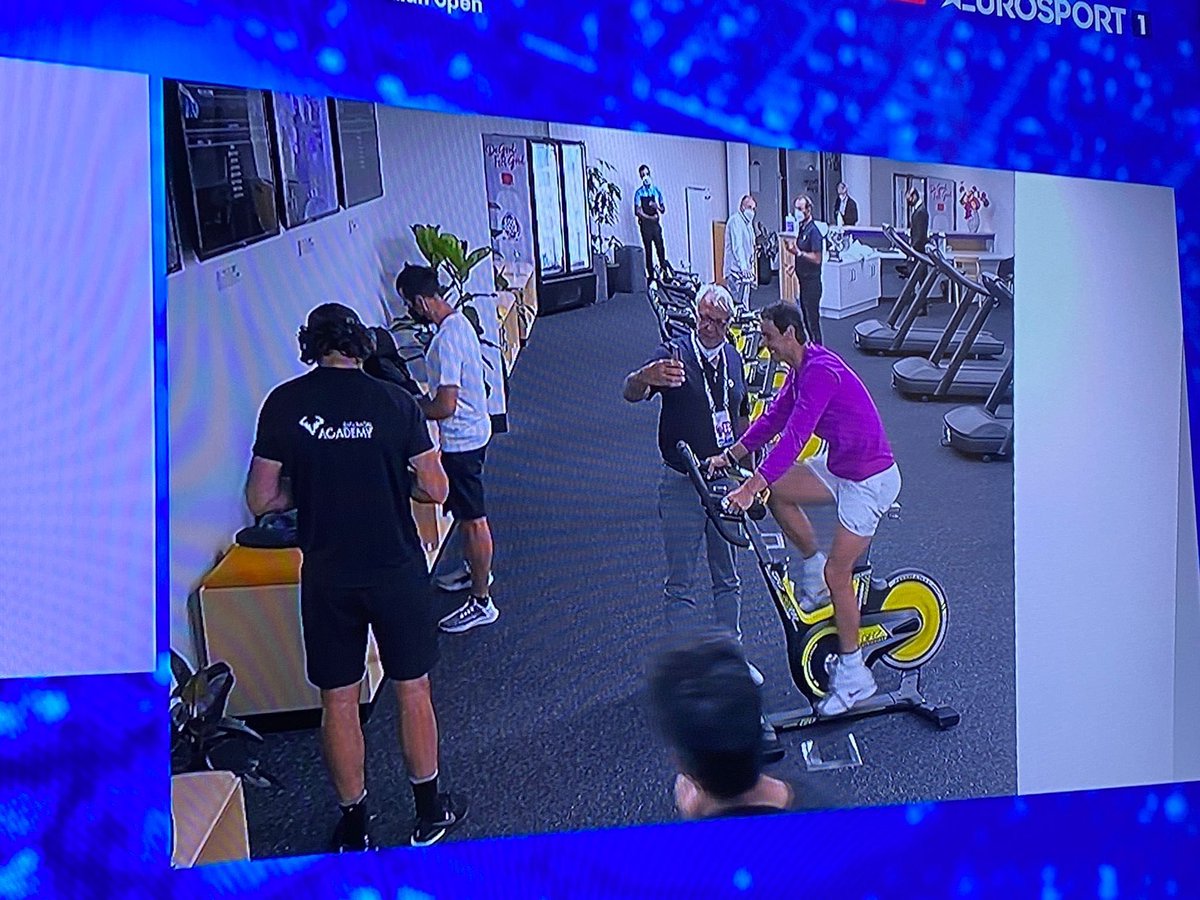 Nadal juega más de 5 horas
y gana el Abierto de Australia 🇦🇺

Nadal pudiendo dedicarse solo a lo festejos, realiza sus ejercicios de regeneración

El tipo no se permite una licencia ni siquiera siendo el más ganador de la historia. Y quizá por eso es el más ganador de la historia