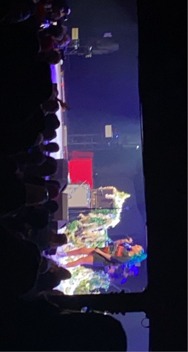 _lexc17's tweet photo. Life On Mars Tour 2022 

@charlottesands https://t.co/nfLAOGzded