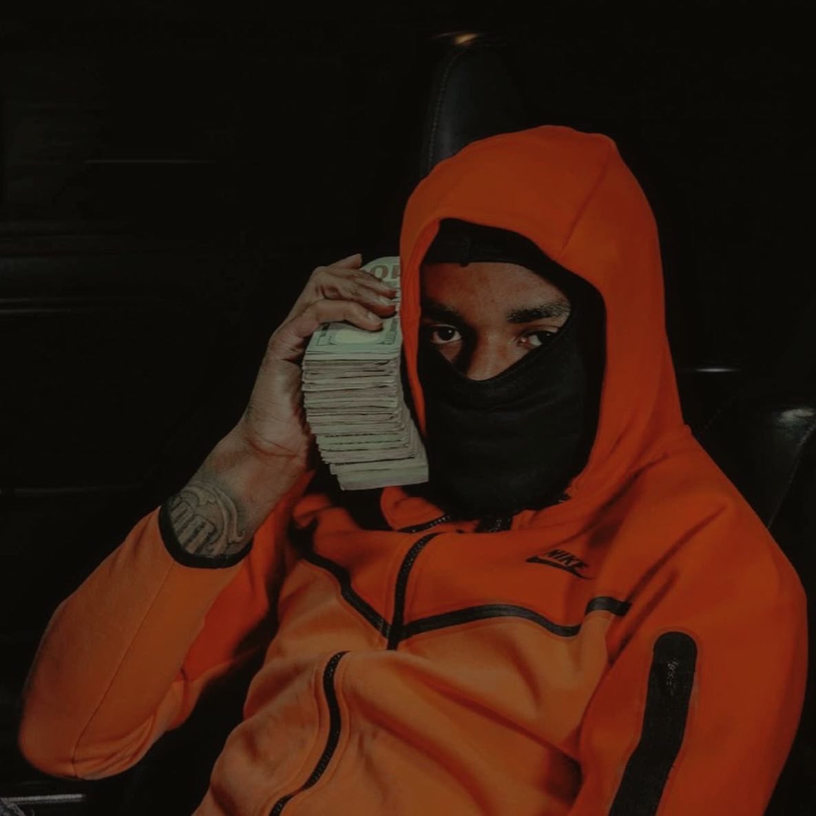 Sketch100D's tweet photo. For all the Pain I went through I vowed to get it back in racks 💵 Im gone keep chasing Money til I fall asleep and can’t open my eyes…I’m gone be a millionaire and I keep that shit installed in my mind…🐺🔥💯 #WingoWorld #LLC9 #LLM https://t.co/0mzHD9yV7h