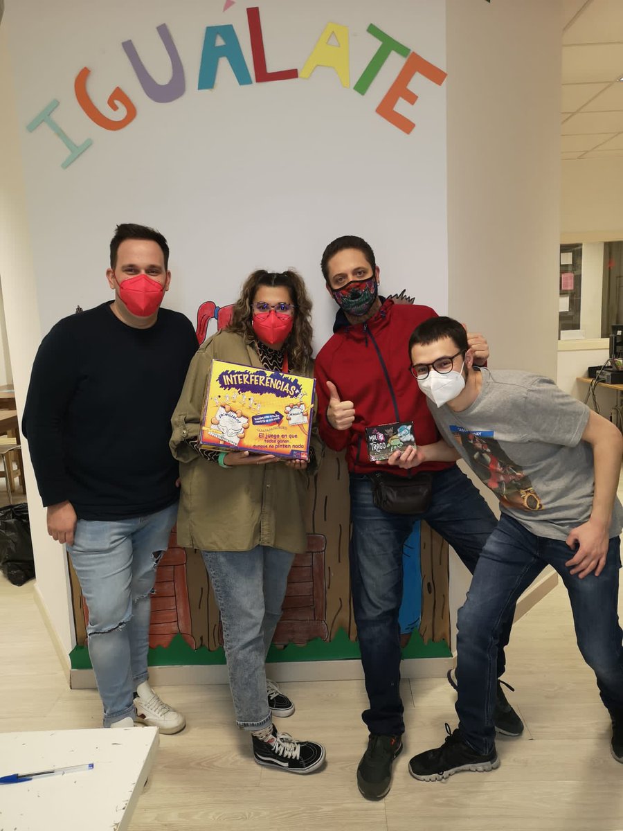 JugandoJ's tweet photo. ¡En Jugando Juntos volvemos a la carga! Ayer tuvimos taller en @fundacionBalia y jugamos con 12 peques a #123AhoraMeVes #Interferencias y #MalTrago. Qué ganas teníamos de retomar la actividad y qué bien lo pasamos. ¡Pronto más, únete! 🥳🎲🧩

#JugandoJ #Balia #Voluntariado https://t.co/NqoHSAg1iU