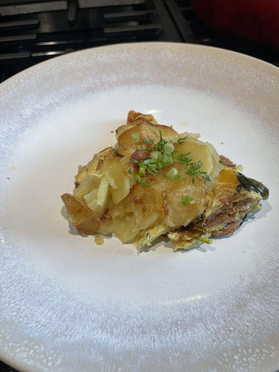 ChefRobRainford's tweet photo. Playing around this morning and screwed everything up but still came out with something edible people!!! #yukongoldpotatoes #sausage #spinach #shallots #yellowbellpepper #smokedcheddarcheese #parsley #eggs #leftovers https://t.co/NMe7jXkPnr