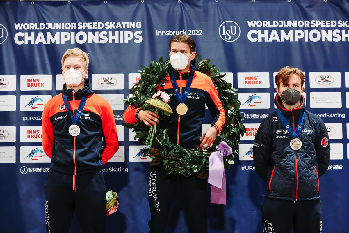 Ongelofelijk bijzonder om je kind te zien winnen als je weet hoe hard hij ervoor gewerkt heeft. WERELDKAMPIOEN JUNIOREN 500m, 1000m en Allround! #schaatsen #speedskating