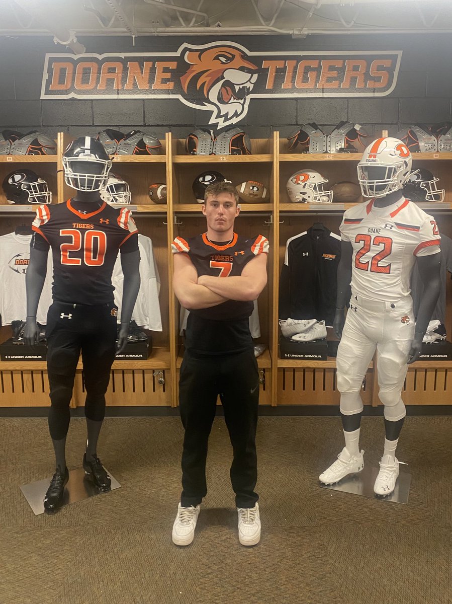 7shawnfox's tweet photo. 110% Committed!! 🐯‼️
@BesslerChris @CoachBrauer 
@Coach_MCampbell @CoachBD22 
@EnglewoodHigh https://t.co/vhDPL5v5sP