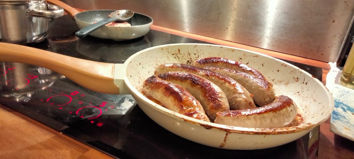 JonWolfMueller's tweet photo. Proudly presenting our Canarian chickpea-pork sausage with lots of coriander and other flavours, inspired by an extremely tasty dish we enjoyed in #Yaiza on #Lanzarote lately.

We minced chickpea &amp; pork, stuffed it in hog casings and added a kiss-of-flames. 

#AcademicCooking https://t.co/5RNkw8tEjB