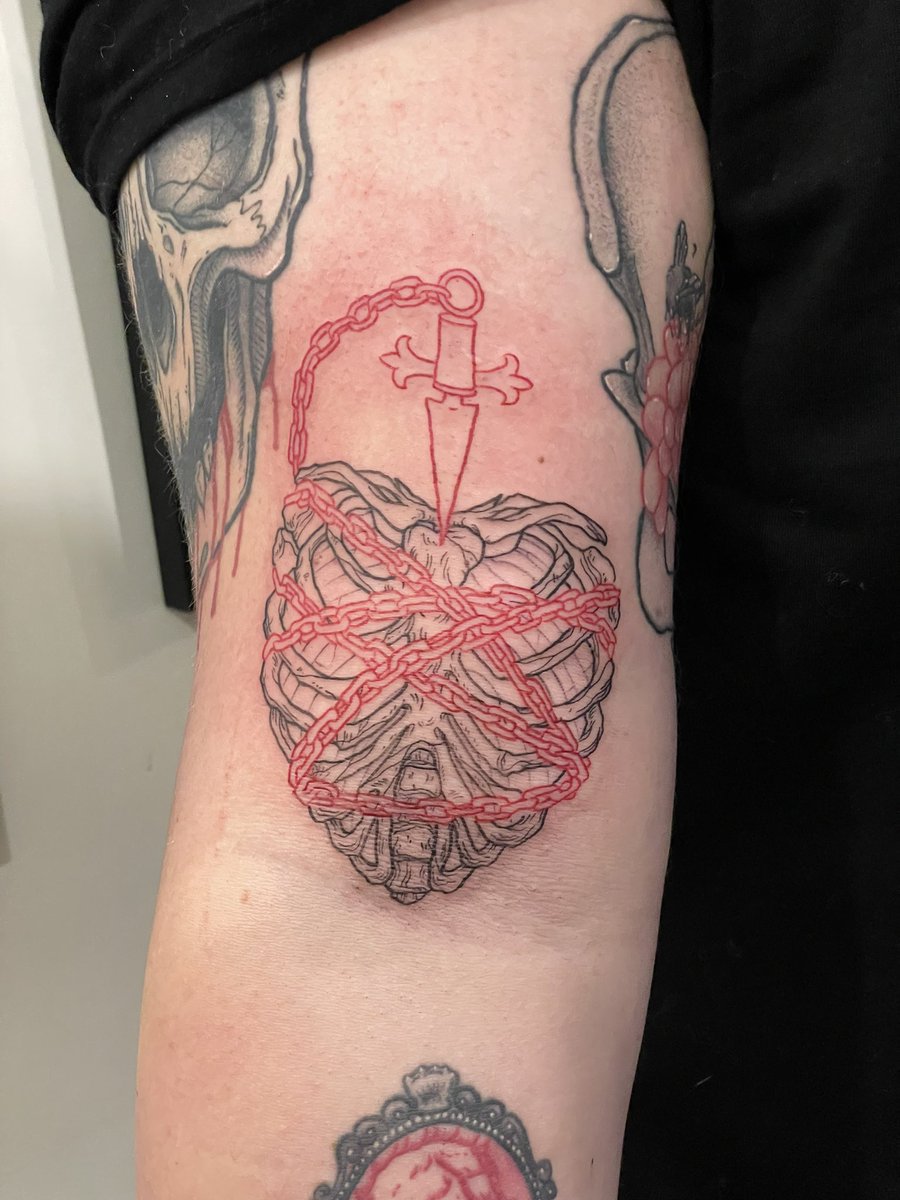 charlottewacre's tweet photo. J’en profite qu’on soit dimanche et que ce soit le jour de demon slayer pour vous partager mon travail. Je suis une jeune tatoueuse et j’aimerais beaucoup gagner en visibilité alors je compte sur la magie de Twitter pour faire tourner tout ça!🌸
Mon insta: https://t.co/xjgqBTWX3G https://t.co/mNStJn1WeA