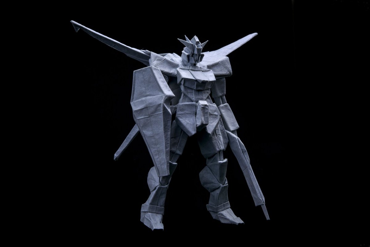 Kimvacom's tweet photo. 紙一重を折って作ったガンダム
Origami gundam
made of only a single sheet
#gundam #Origami #折り紙 https://t.co/yHtEoIU1Cg