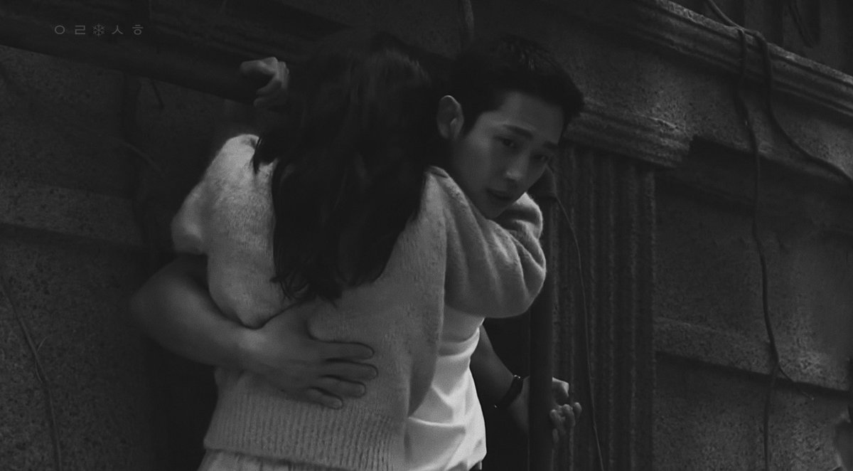 lavendiee's tweet photo. salah satu isi pesawat kertas youngro saat sooho udah dipeluk bumi 🖤 
#SnowdropEp16 https://t.co/795keYUEcZ