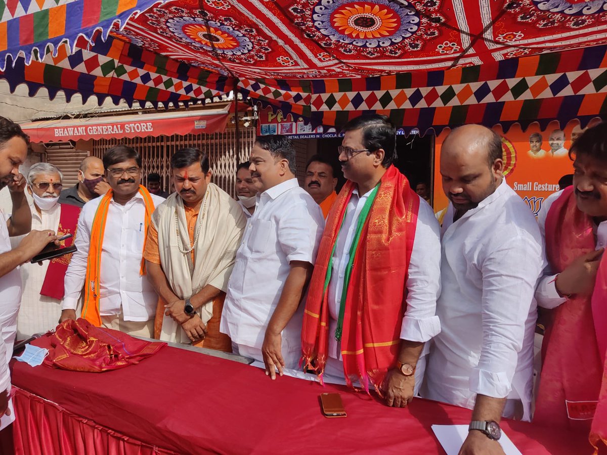 dwijver's tweet photo. Golconda Zilla BJP Micro Donation Inaugural program wt T.Raja Singh ji MLA &amp; V.Pandu Yadav Golconda Zilla BJP President https://t.co/96dz4fKMGT