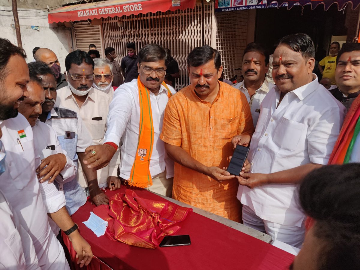 dwijver's tweet photo. Golconda Zilla BJP Micro Donation Inaugural program wt T.Raja Singh ji MLA &amp; V.Pandu Yadav Golconda Zilla BJP President https://t.co/96dz4fKMGT