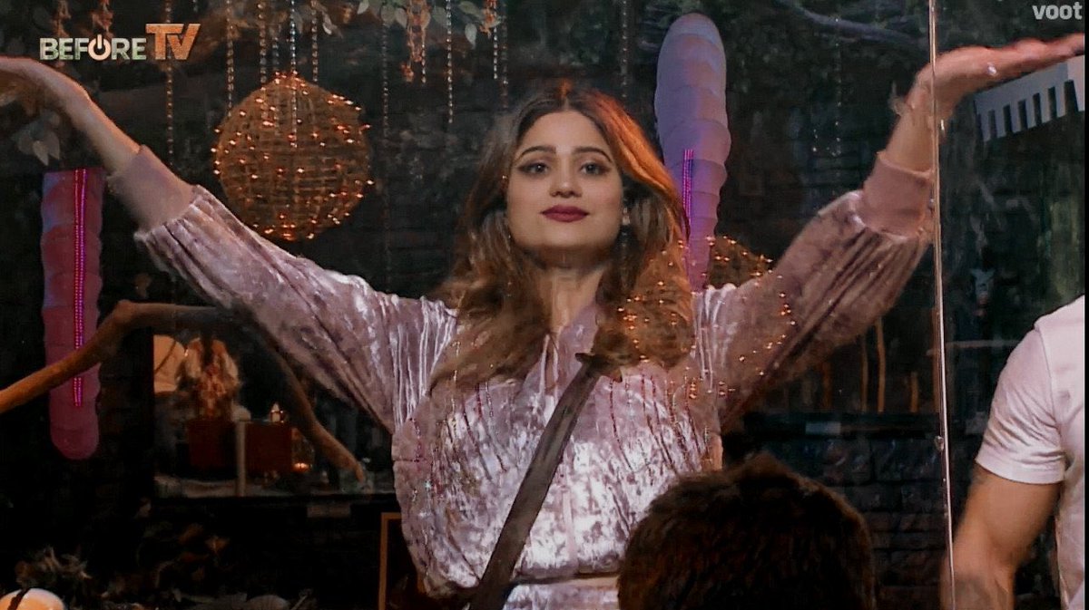 They can give the trophy to anyone they want. But this season #BB15 will always be THE SHAMITA SHETTY SHOW
PROUD OF YOU SHAMITA
#ShamitaShetty <a href="/ShamitaShetty/">Shamita Shetty 🦋</a>