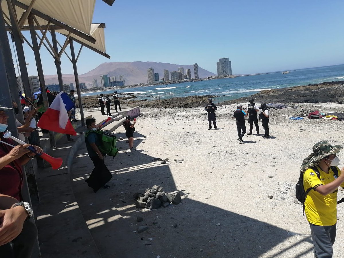 Policía Marítima de #Iquique se desplegó en distintos puntos del borde costero, resguardando el orden en espacios jurisdiccionales durante la marcha “Antidelincuenca” convocada para este domingo en la ciudad.
@DGTM_Chile @HombredeRadio @EnTarapaca @soyiquique