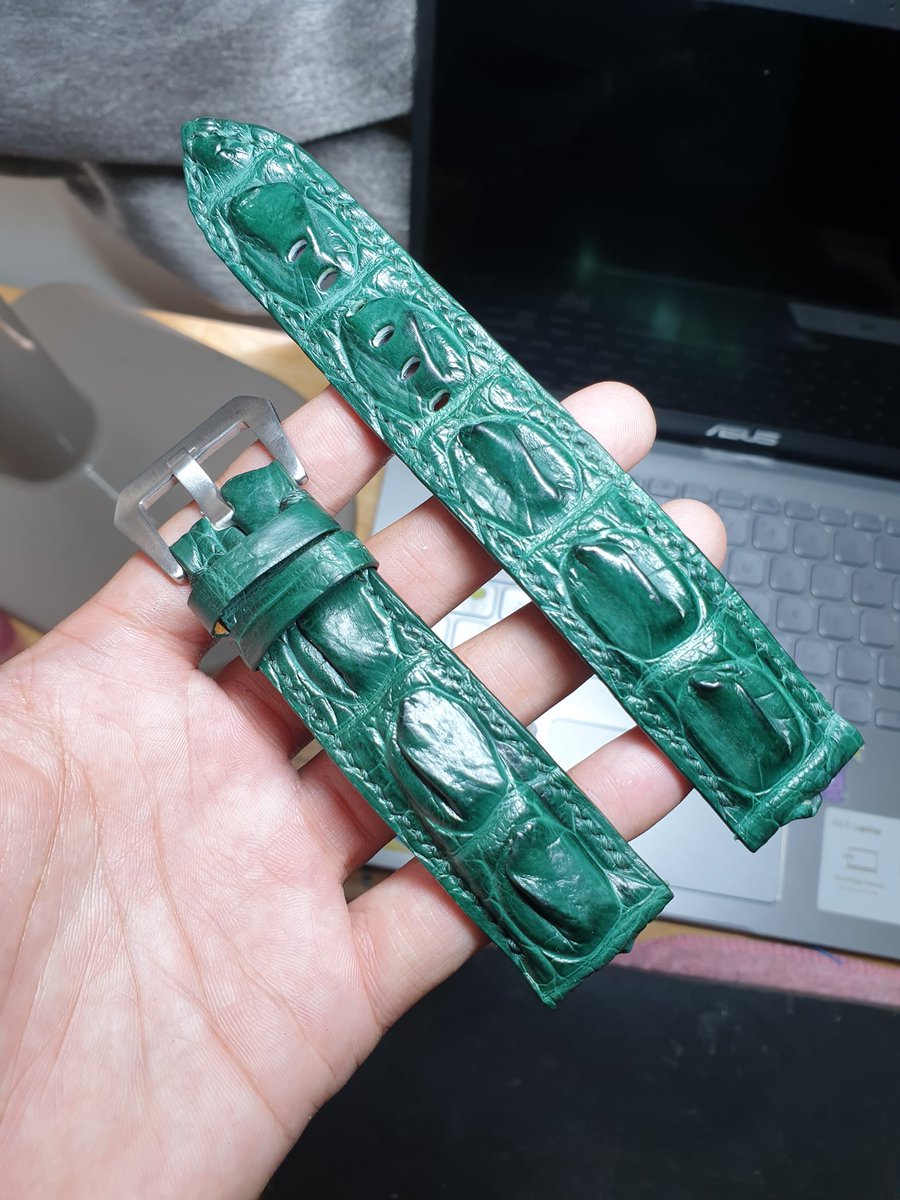 handmade_6868's tweet image. Genuine Hornback crocodile watch strap for Panerai
#Panerai #leatherstrap 
#greenstrap