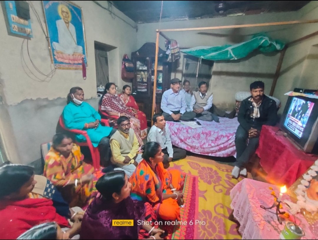 ShilMajumder's tweet photo. ২৮তেলিয়ামুড়া মন্ডলের অন্তর্গত ৩৫ নং বুথ এর উদ্যোগে মন কি বাত অনুষ্ঠানে সকল কার্যকর্তাদের সাথে অংশগ্রহণ করি । উপস্থিত ছিলেন মন্ডল সভাপতি রঞ্জিত সূত্রধর মহাশয়। https://t.co/xrOu5uHWpJ