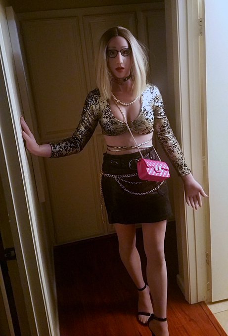 👠👠👠 Eva's ready 🌟 Let's go dancing 👠👠👠 https://t.co/IFgAN5b2Gz
