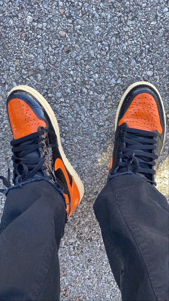 lilpluto77's tweet photo. What’s on your feet today? 🤔

Happy Sunday to you all 💨💨🤌🏽
#kicks #sneakerhead #sbb3 https://t.co/3UZgCt09Fw
