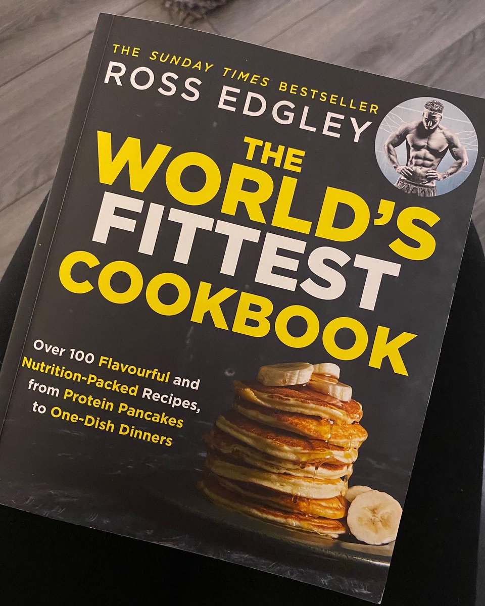 #firstattempt @ biscoff cheesecake 😋
Verdict = nom nom nom 🤤 
@RossEdgley #theworldsfittestcookbook