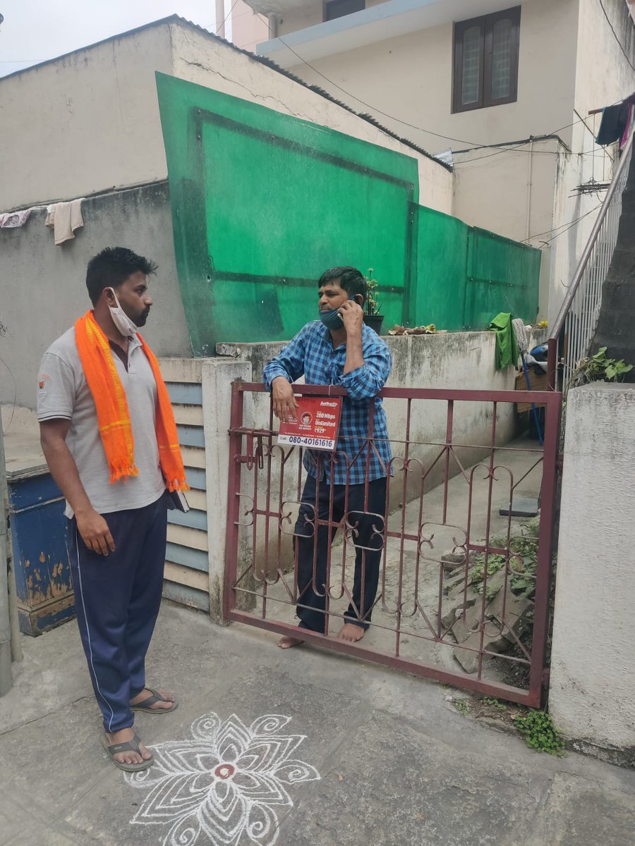 linganagowdru's tweet image. ನಮ್ಮ ಗುರುಗಳ ಮಾರ್ಗದರ್ಶನದಲ್ಲಿ ರಾಜಾಜಿನಗರ ಕ್ಷೇತ್ರದಲ್ಲಿ ಬರುವ ಶಿವನಗರ ವಾರ್ಡಿನಲ್ಲಿ ಇರುವ ನಮ್ಮ ಬೂತ್ ನಲ್ಲಿ ಬರುವ ಟಿ ಶಾಪ್, ಕಟಿಂಗ್ ಶಾಪ್, ಇಸ್ತ್ರಿ ಶಾಪ್, ಒತ್ತು ಗಾಡಿ ವ್ಯಾಪಾರಿ ಭೇಟಿ ಮಾಡಿ ಬಿಜೆಪಿ ಸರ್ಕಾರ ಮತ್ತು ನಮ್ಮ ಶಾಸಕರ ಅಭಿರುದ್ದಿ ಕಾರ್ಯಗಳ ಬಗ್ಗೆ ಮಾಹಿತಿ ನೀಡಲಾಯಿತು..
#boothwork 
@narendramodi @AmitShah