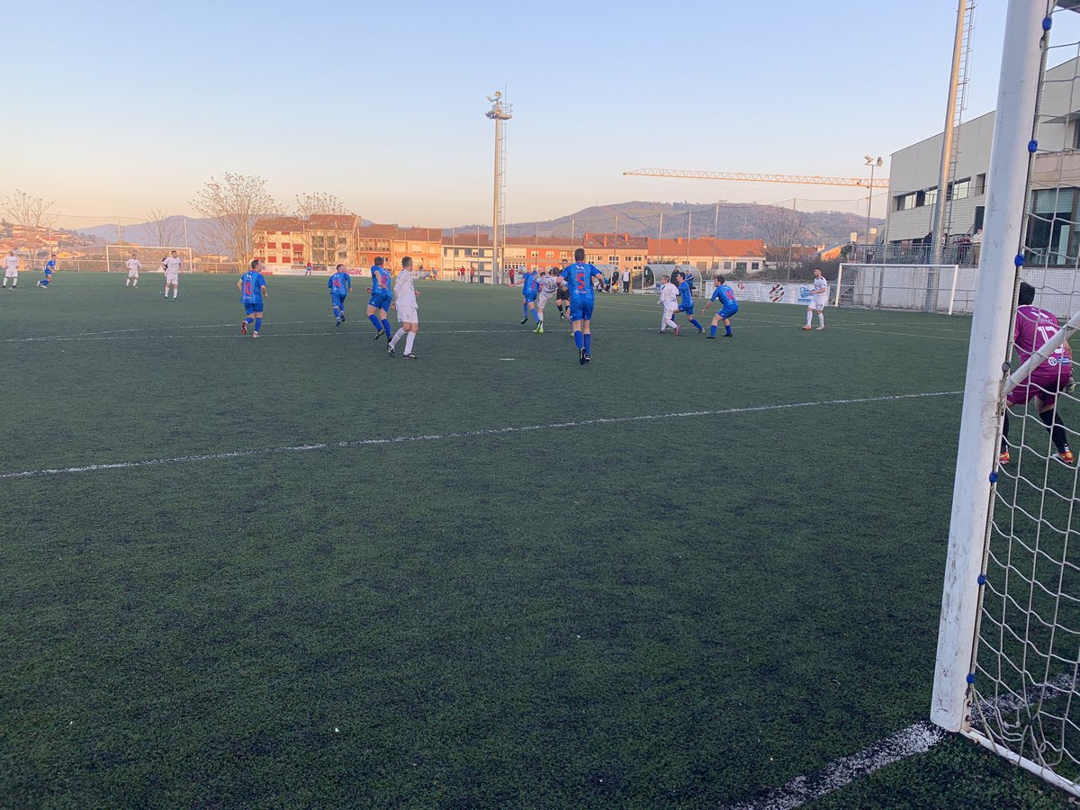 UDBarbadas's tweet image. 💙 Xornada de infarto para os nosos equipos hoxe 

⚽️ No campo do #Carballo, #Atios 0 - #Barbadás 1 (Outeiriño, no 93), Borja parou unha pena máxima, no minuto 4

⚽️⚽️⚽️⚽️ En #Eiroás, #Covadonga 3 - #Barbadás B 4 (Quique, Veri, Bolaño e Josiño) - O gol de Josiño chegou no 93