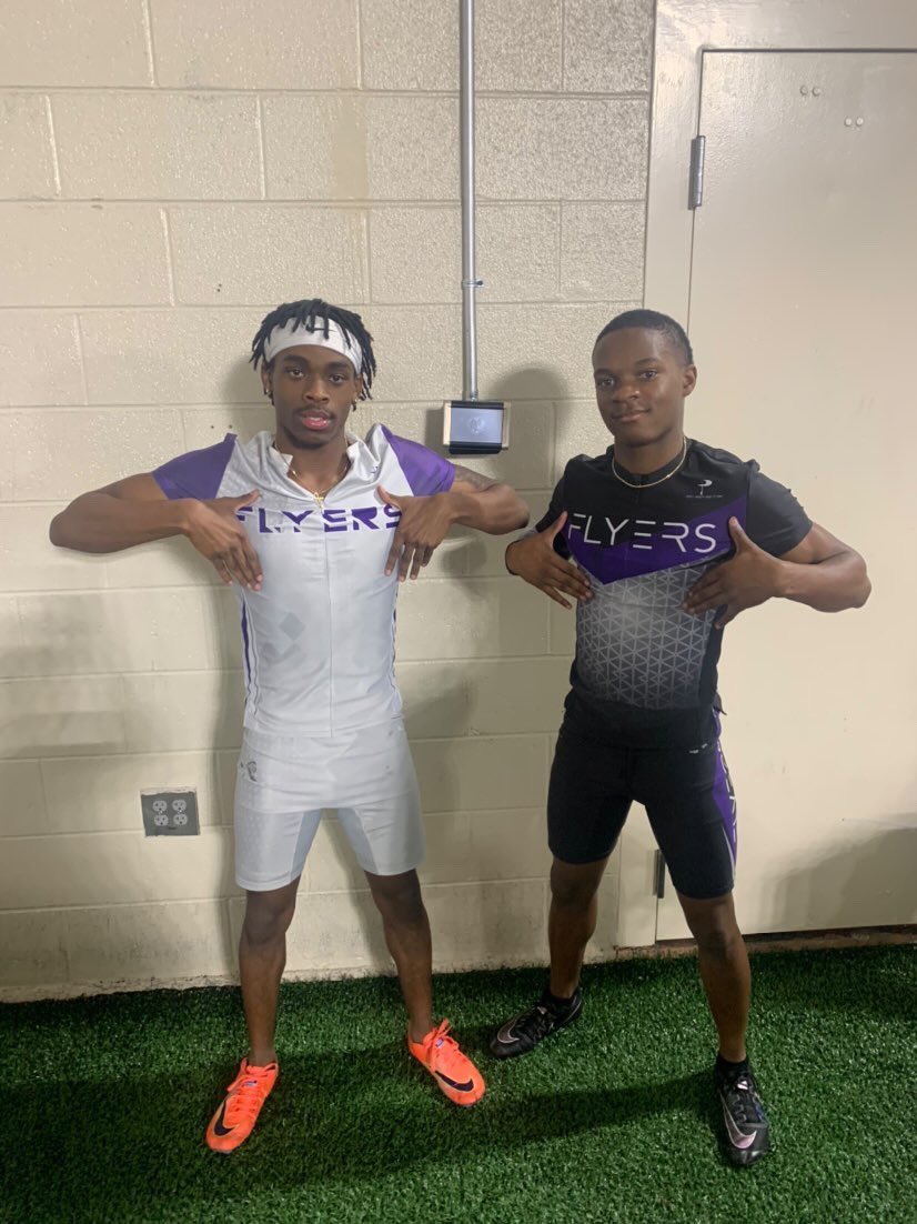 jeremy_h2023's tweet photo. Thankful for a successful and healthy first indoor season! I finished with indoor PRs of 7.11 in the 60 (TX #12 for ‘23) and 22.29 in the 200 (TX #6 for ‘23). I look forward to an exciting outdoor season. Only up from here…🤝 @FWFlyersTC @FWCD_Athletics https://t.co/0FCyPsNdK1