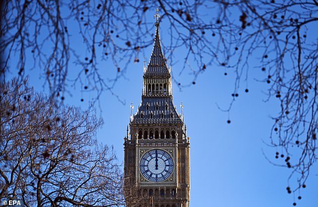 #BigBen is set for 70 bongs to mark each year of #TheQueen reign and the Monarch could visit the #PalaceofWestminster as part of #PlatinumJubilee celebrations.
Work has been under way to remove all the scaffolding in time from the tower.