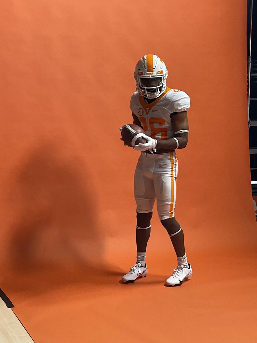 HunterBarnes26's tweet photo. After a Great Visit, I am very Blessed and Grateful to be offered to play SEC football for @Vol_Football as a PWO, thank you for this great opportunity!! @CoachMack_Tenn @coachjoshheupel @johnvarlas @CSmithScout https://t.co/QzPOypWmm9