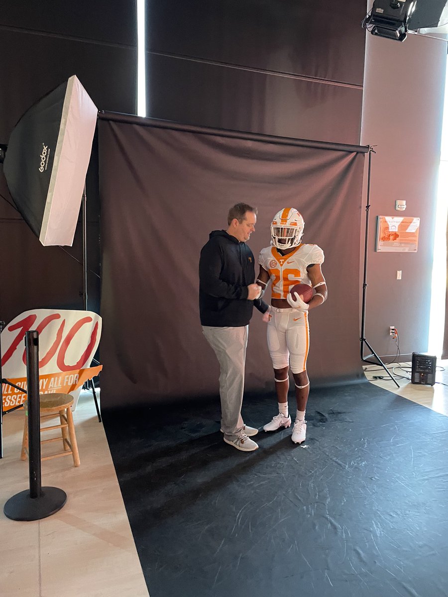HunterBarnes26's tweet photo. After a Great Visit, I am very Blessed and Grateful to be offered to play SEC football for @Vol_Football as a PWO, thank you for this great opportunity!! @CoachMack_Tenn @coachjoshheupel @johnvarlas @CSmithScout https://t.co/QzPOypWmm9