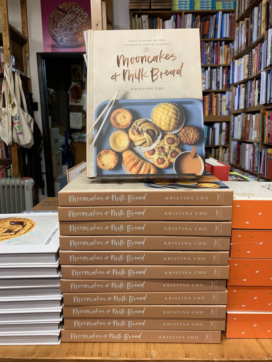 kalnyc's tweet image. ***BACK IN STOCK***

It was a long wait for the reprint, but we finally have @eatchofood’s exciting book, Mooncakes and Milk Bread, back in stock! 

#Mooncakes #MilkBread #PastryLife #Baking #Cookbook #ChineseBakery