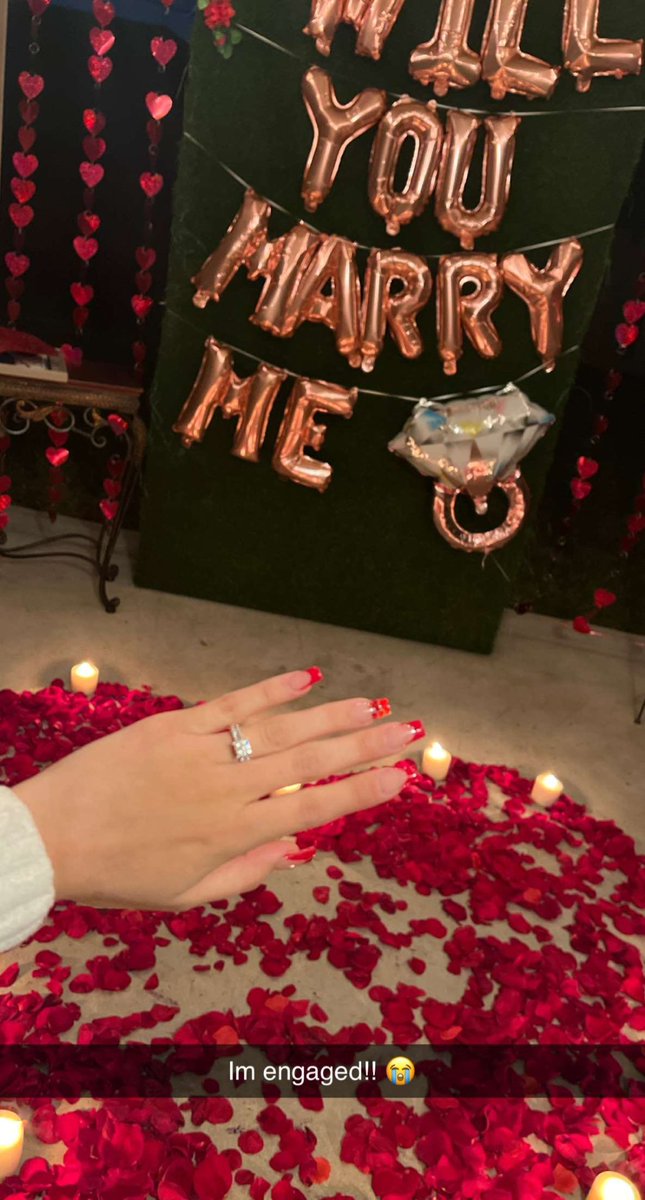 I honestly am still in shock because I truly had no idea or even seen it coming, happiest I’ve ever been I’m engaged! ❤️