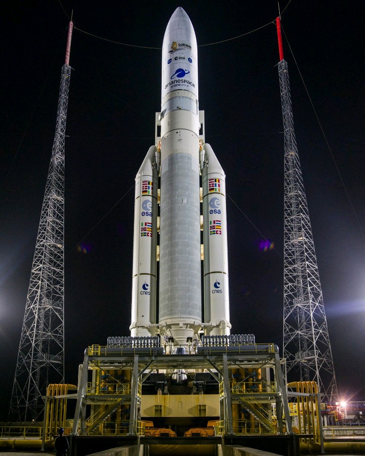 wattegama_gayan's tweet photo. This was seen during the #pre_launch of the Ariane 5 rocket with the James Webb Space Telescope ... https://t.co/gexWwp6YJY