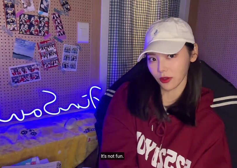 hyejuyaaah's tweet image. we understand what jinsoul is trying to imply right?