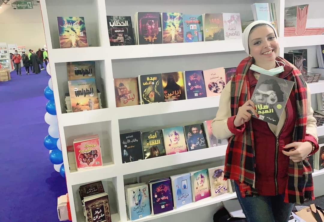 dar_hapi's tweet photo. 🖋️

الأستاذة/سها صلاح مع مجموعتها القصصية #ملاك_الميدان 

#معرض_القاهرة_الدولي_للكتاب_2022
#حابي_للنشر_والتوزيع
#Dar_hapi https://t.co/oIwQ4Dexfe