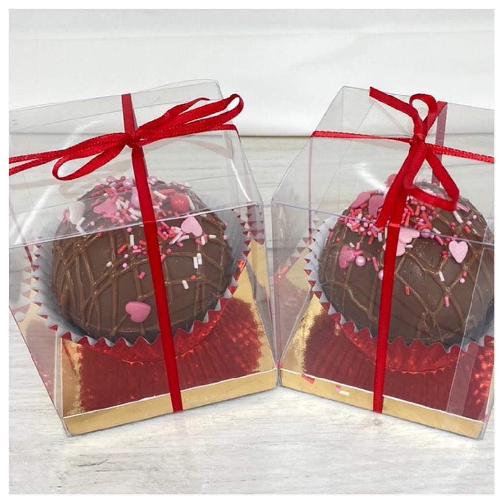 BoutiqueCakes's tweet photo. ❤️Valentine Day ❤️
❤️Piped Red Rose cupcakes £3.50 each
❤️Melt my heart hot chocolate bombs £3.50 each
❤️Valentines Afternoon Tea for 2  £55 local delivery included subject to availability 
❤️Handmade chocolates £10
❤️Giant cookies £10
❤️Cupcakes from £2.25 each https://t.co/f9USsHbAYg