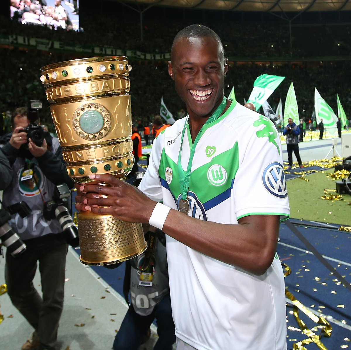 VfL_Wolfsburg's tweet image. Wir bedanken uns bei dir, @JossGuilavogui, für die vergangenen fast acht Jahre Einsatz im grün-weißen Dress und wünschen dir und deiner Familie nur das Beste in der Heimat, privat wie beruflich! Merci Josh et prenez soin de vous. 💚💚💚

#VfLWolfsburg