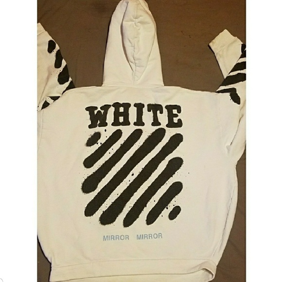 _IanSalter's tweet photo. So good I had to share! Check out all the items I'm loving on @Poshmarkapp #poshmark #fashion #style #shopmycloset #offwhite: https://t.co/A4lwOn2Ydy https://t.co/jgNHfyWA7B