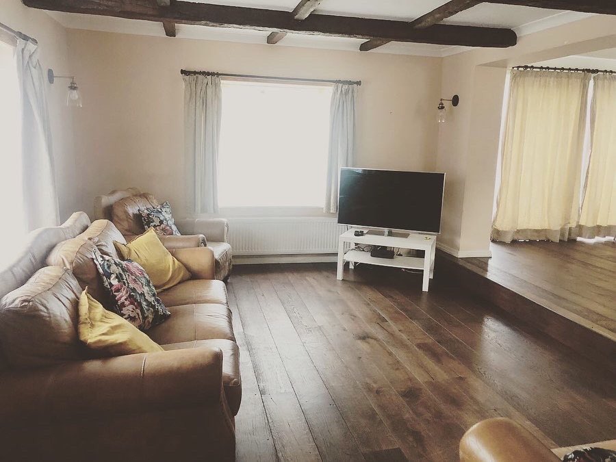 Door13th's tweet photo. We're rolling! Not before a lil set dressing. £250 of pledges made have been spent dressing our set. The rest has been borrowed, recycled or made by our brilliant Art Directors! 

#horrorfilms 
#recycled 
#indiefilm 
#beforeandafter 
#linkinbio

♻️🛠🎨🖌 https://t.co/IUNTbCGer3