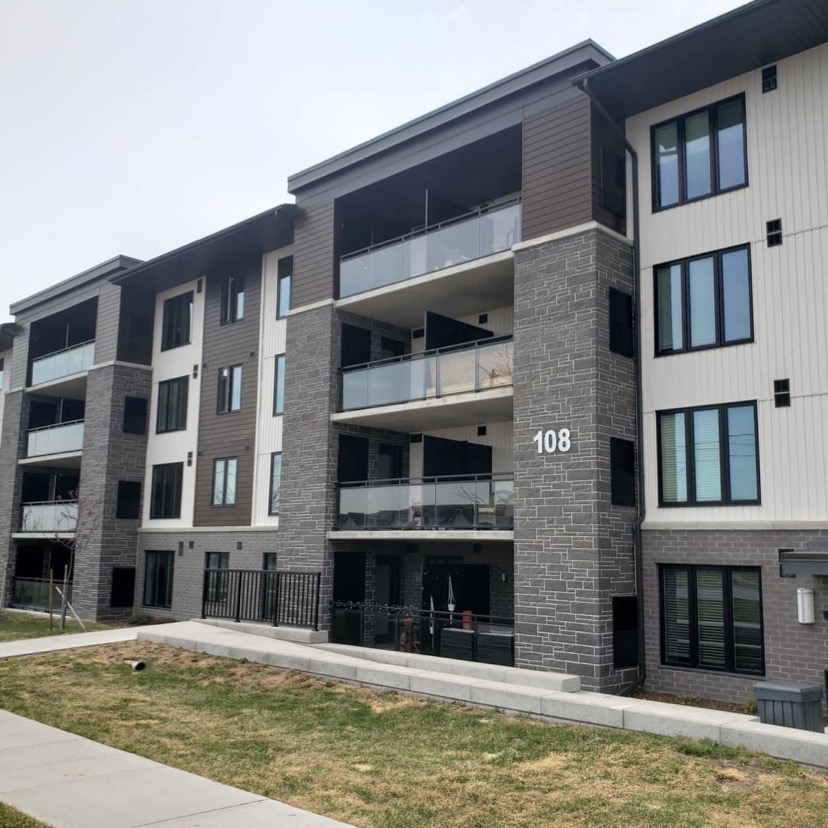 _bramptonbrick's tweet photo. Today's #fromthefield post, featuring YOUR projects, comes from Brampton Brick's Stephanie Hargest ⚒️🏆👏

Repost from @stefaniehargest

Condominiums 
104 + 108 Summit Ridge Drive 
Guelph 
Granada Midnight and Contemporary Series Royal Grey PRP

#onetrustedsource #bramptonbrick https://t.co/dHMCwbwQ8m