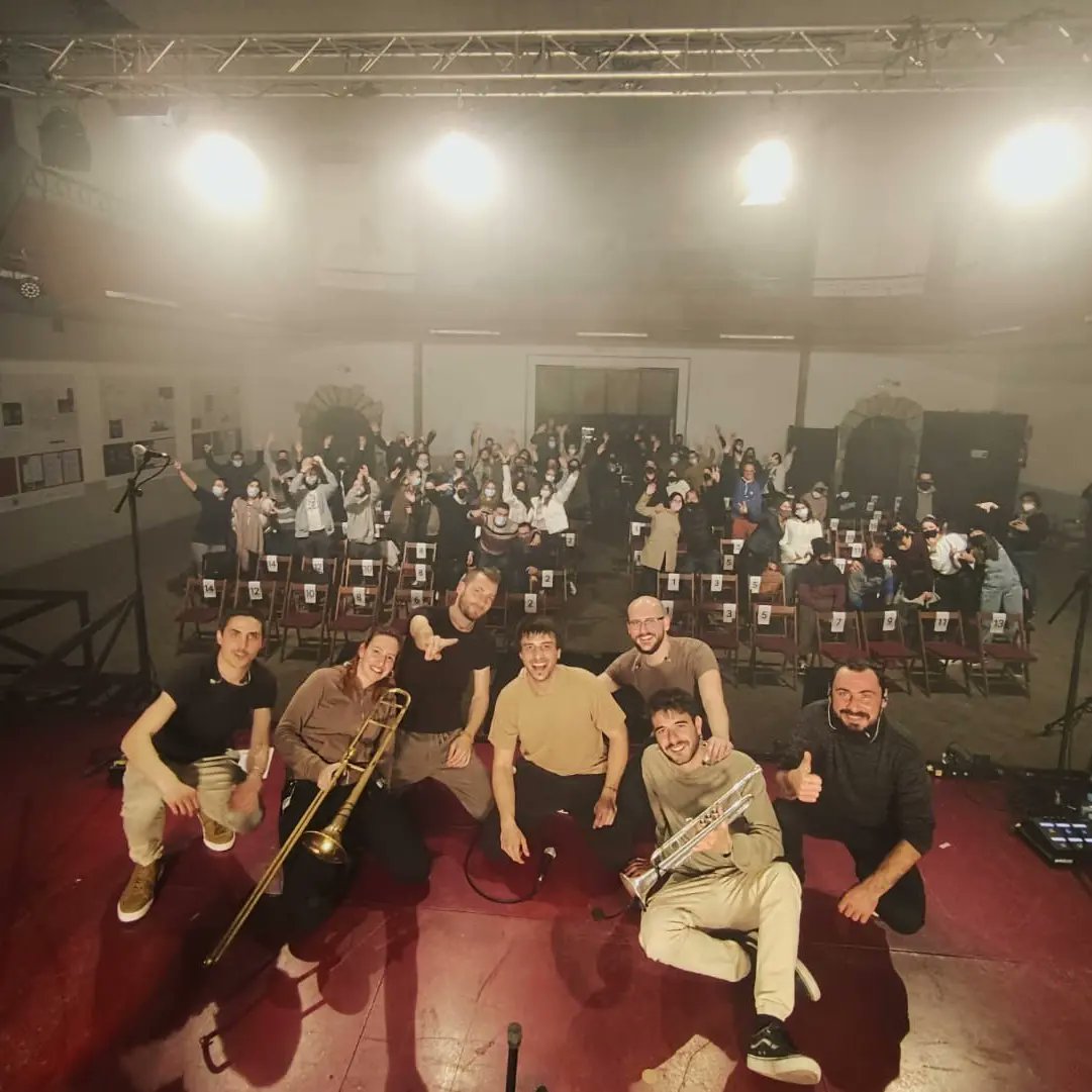 Gràcies #castellódempúries per la nit d'ahir 😍

No sabeu la il·lusió que ens fa veure com canteu les cançons d'un disc que ens estimem tant i tant!! No fa ni tres mesos del llançament i tenir aquestes oportunitats per compartir-lo en directe ens flipa!