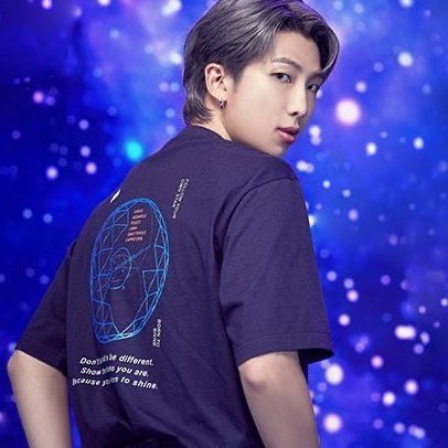 myglosshy's tweet photo. — ¿Tú signo se encuentra en la camisa de NamJoon? Comenta cuál es, y si no está ¿Cuál es tu signo?

#BTSARMY #BestFanArmy #iHeartAwards https://t.co/4OYxChEPwn