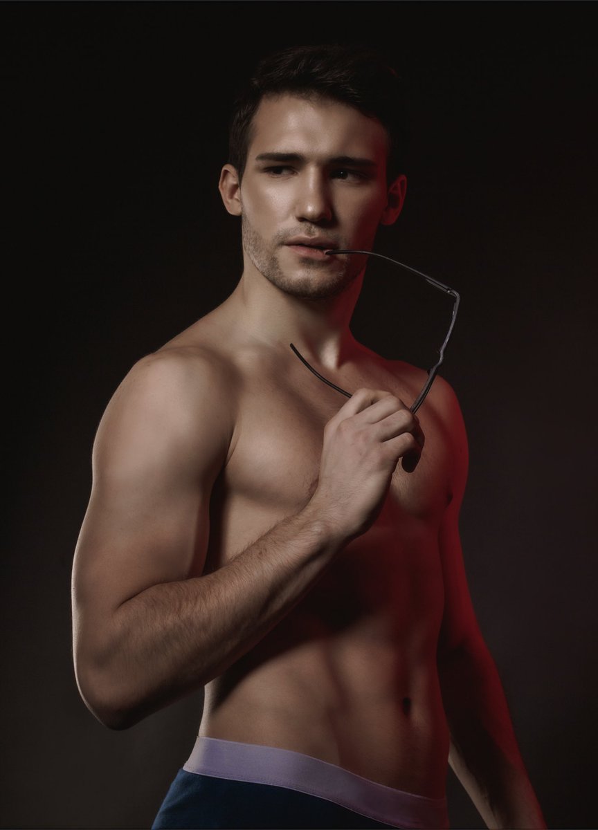 Никогда не верьте сплетням о Кларке Кенте... 

Они исходят либо от женщины, которая не смогла завоевать его, либо от мужчины, который просто завидует…