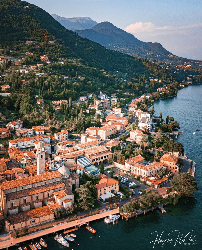 Hagens_World's tweet photo. Explore with me Bella Italia ❤️ 🇮🇹 ->Lago di Garda ⁠
.⁠
Lake Garda, the largest Italian lake, is steeped in Mediterranean charm. Kissed by the sun and caressed by the wind, this great sea of fresh water, surrounded by beautiful scenery and spectacula… https://t.co/2H3N4GvShK https://t.co/WRT10uKVWw
