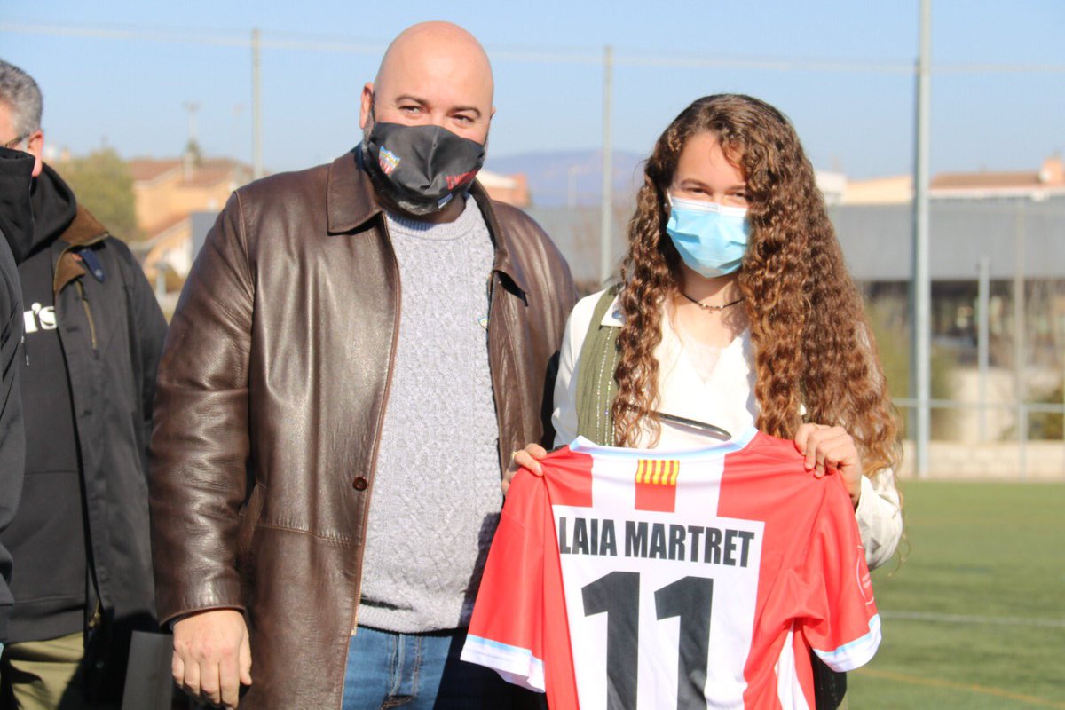AjuntaMartorell's tweet photo. 👥 @ericgm3 , @salvajr21 i @LaiaMartret reben un càlid homenatge al CE Torrent de Llops

➡️ https://t.co/apBv7yfYYJ https://t.co/nvHSwxFUlP