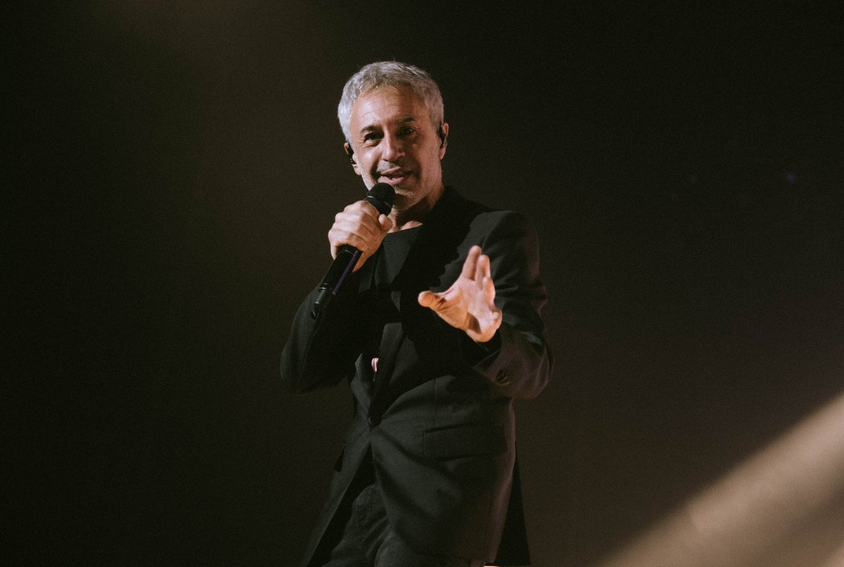 wnotmagazine's tweet photo. 🙌 @SDalmaoficial aterrizó el viernes en el @WiZinkCenter con su #Alegría. El público disfrutó de las canciones de su nuevo disco y también volvió a los inicios del cantante a través de sus grandes éxitos.

📝 @Andreeaaarc 
📸 @virbarberox 

💻 https://t.co/rQWU7eVXgR https://t.co/VsCdSweVVn