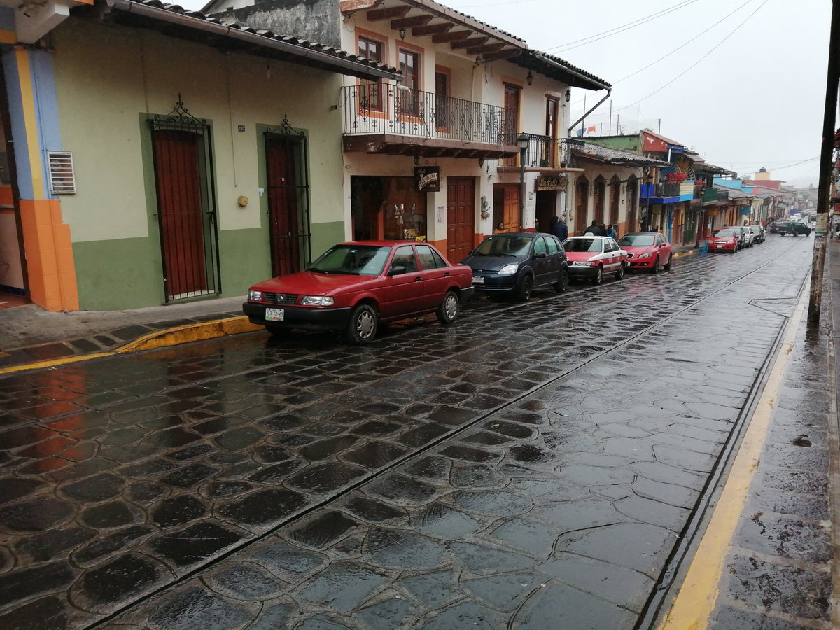 basiliodelavega's tweet photo. Que bueno sería que los ayuntamientos de #Coatepec #Xico #Teocelo y #Cosautlan se organizaran para que continue la #SCT y el gobierno de #Vercruz el libramiento de Coatepec en sus etapas dos y tres y así se ayude al desarrollo de la región https://t.co/CC13GS3SXl @VialidadXalapa https://t.co/5MadOhDQe2