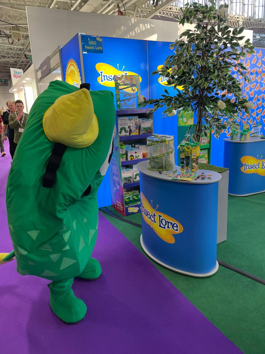 The_Mark_Makers's tweet photo. Aww Ziggy loved meeting some furry and fluttery friends at @insectlore booth last week @toyfairuk 🐛🦋 I wonder if he might like to hatch his own butterfly's??@olympia_london #insectlore #toyfair2022 #smallbusinesslove #markmakers #london #londontoyfair https://t.co/a7KjED8C4s