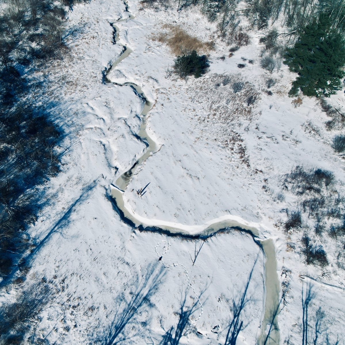 keegsands's tweet photo. Morning after the blizzard from above https://t.co/Qa4mBagYk5